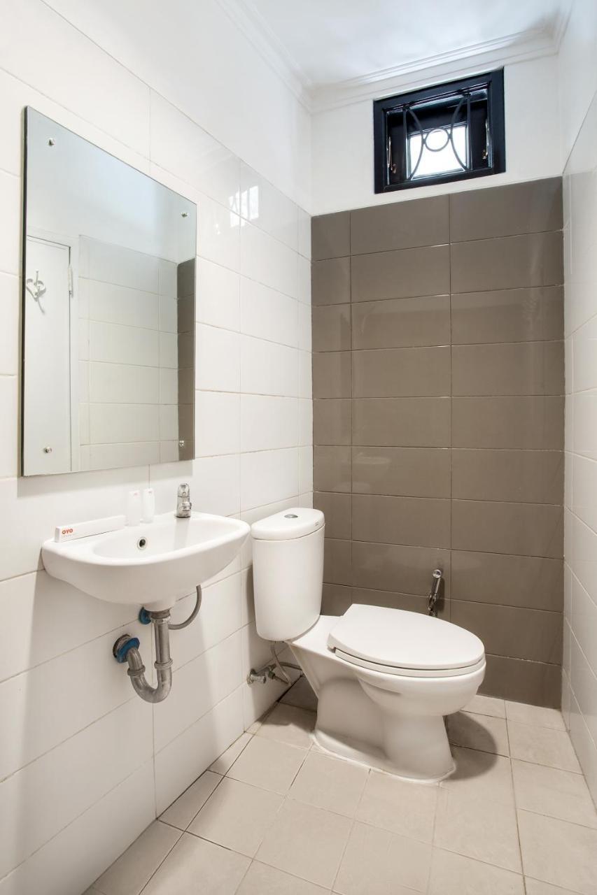 Oyo 105 La Maison D Ilona Jakarta Exteriör bild